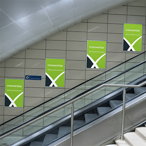 Stair Poster in Bahnhöfen