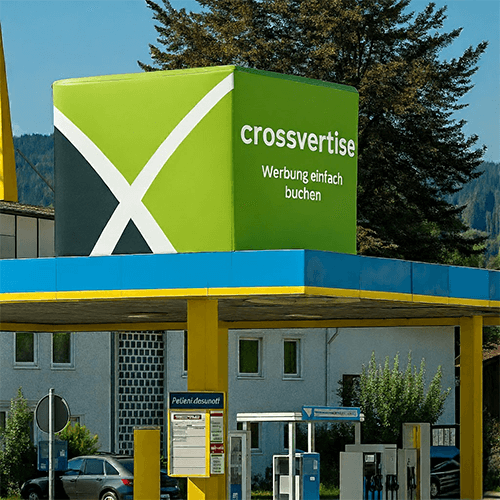 Tankstellendach-Werbung