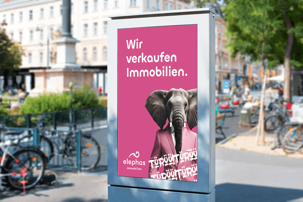 „Töörööö trifft Top-Lagen“ – Elephas Immobilien färbt Reutlingen mit City-Light-Postern pink